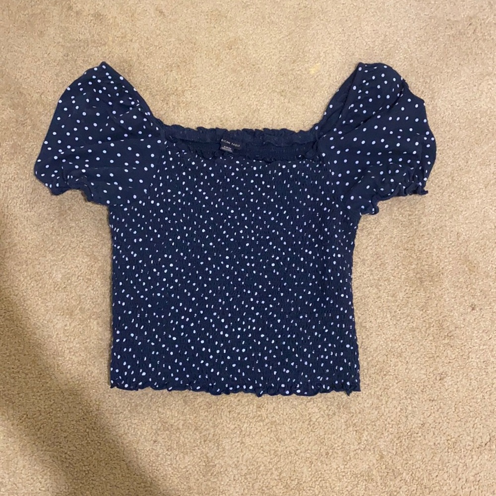 American Eagle short sleeve navy blue top with white pok-a-dots